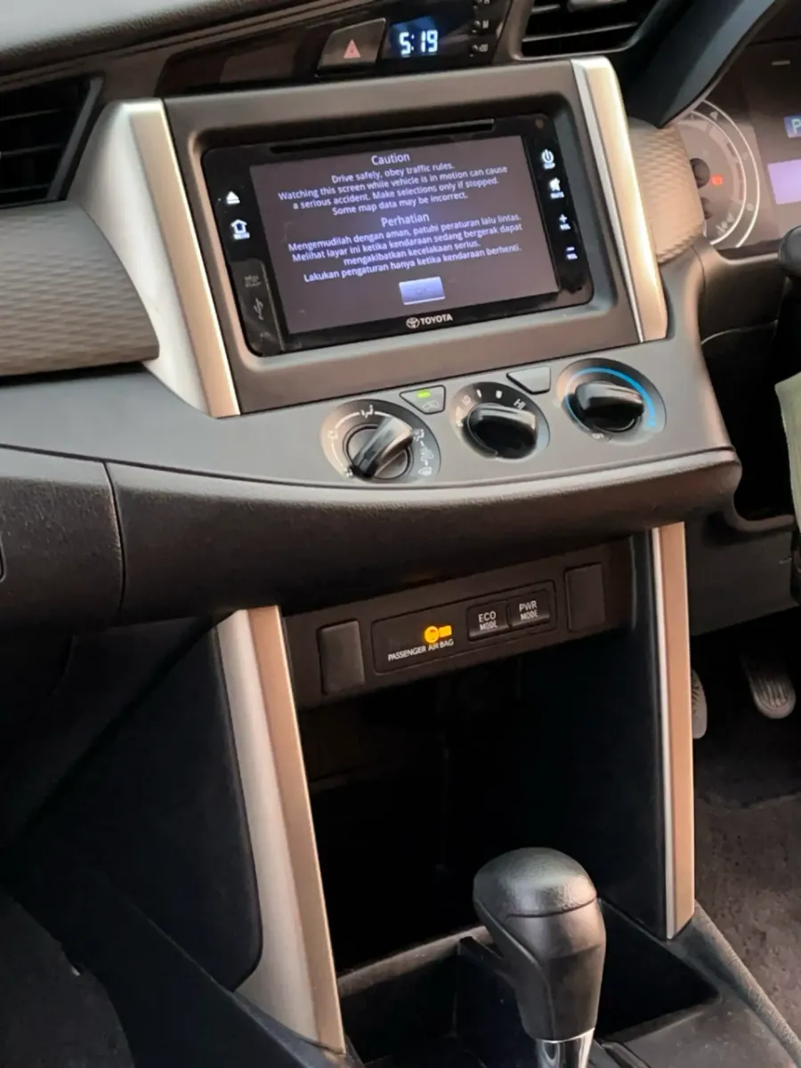 Foto Mobil Bekas Dashboard Toyota Kijang Innova 2.4 G tahun 2016
