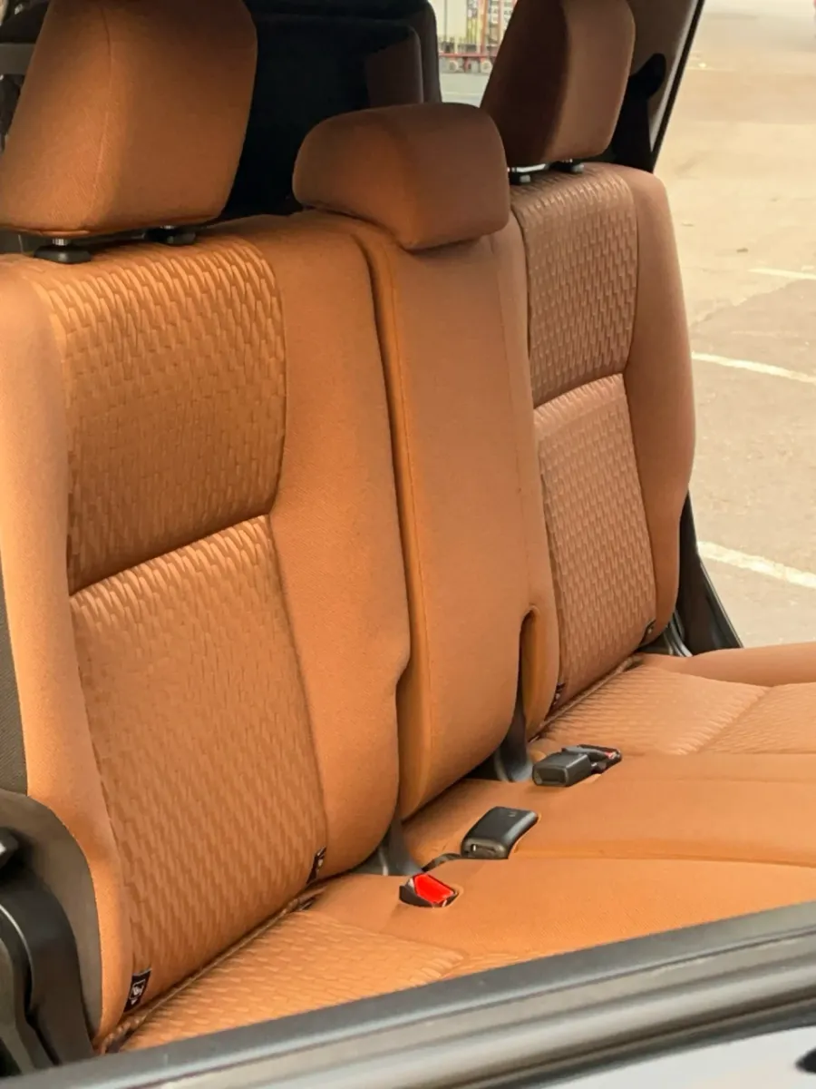 Foto Mobil Bekas Kabin Belakang Toyota Kijang Innova 2.4 G tahun 2016