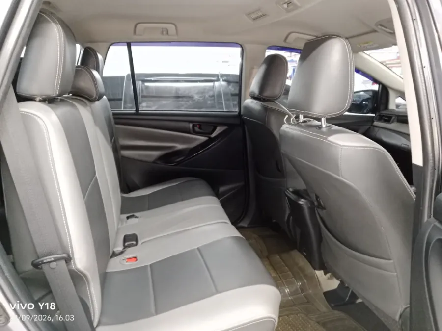 Foto Mobil Bekas Kabin Belakang Toyota Kijang Innova 2.4 G tahun 2016