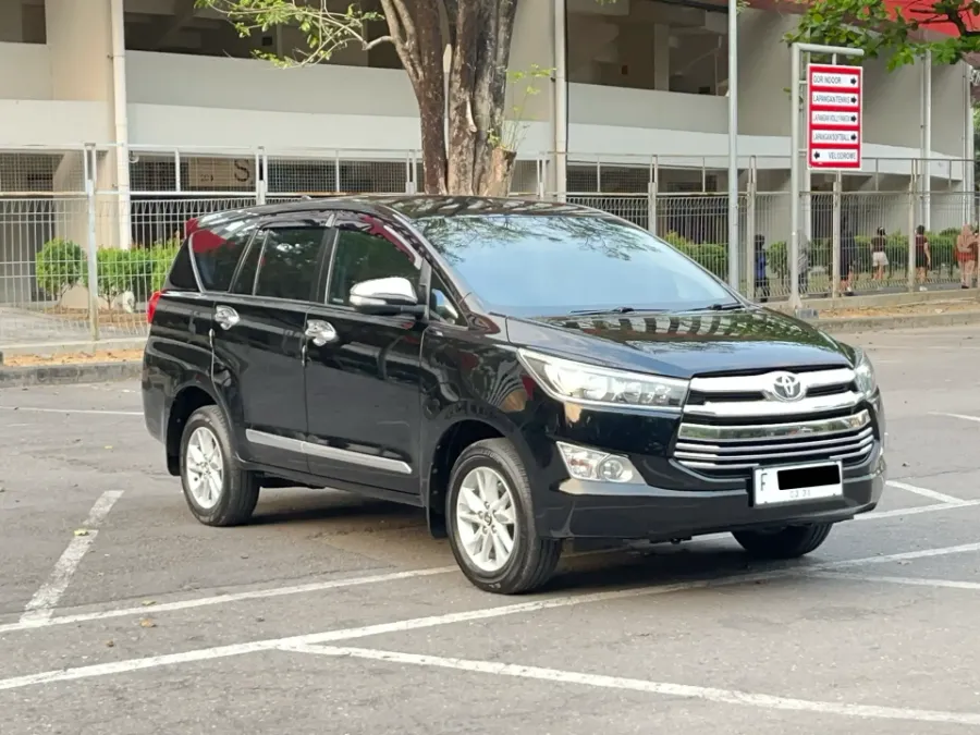 Foto Mobil Bekas Kanan Depan Toyota Kijang Innova 2.4 G tahun 2016