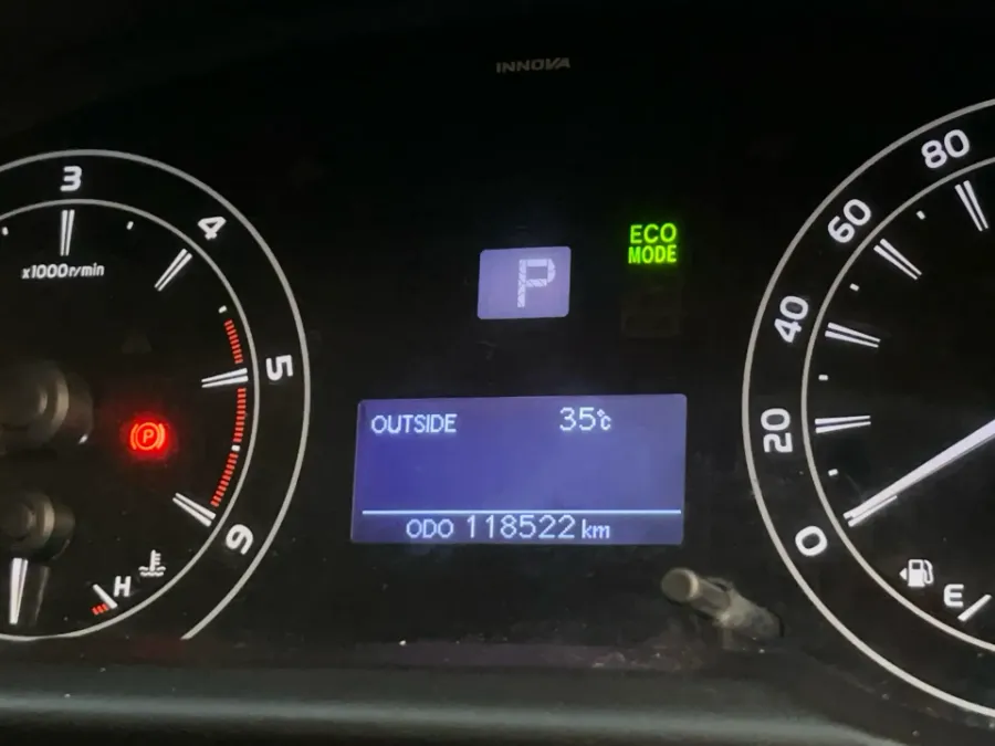 Foto Mobil Bekas Odometer Toyota Kijang Innova 2.4 G tahun 2016