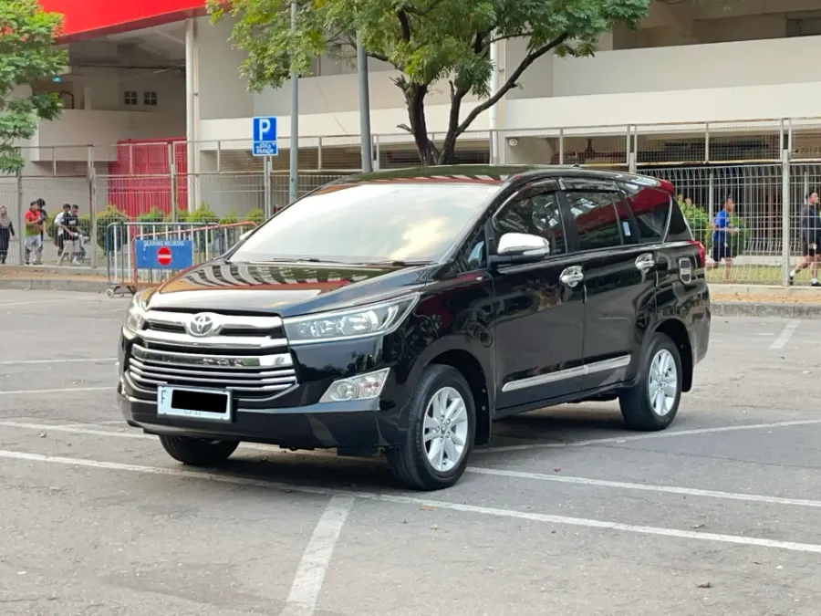 Foto Mobil Bekas Tampak Depan Toyota Kijang Innova 2.4 G tahun 2016
