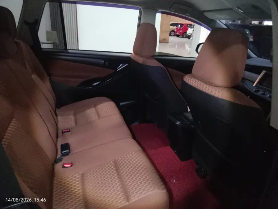 Foto Mobil Bekas Kabin Belakang Toyota Kijang Innova 2.4 G tahun 2017