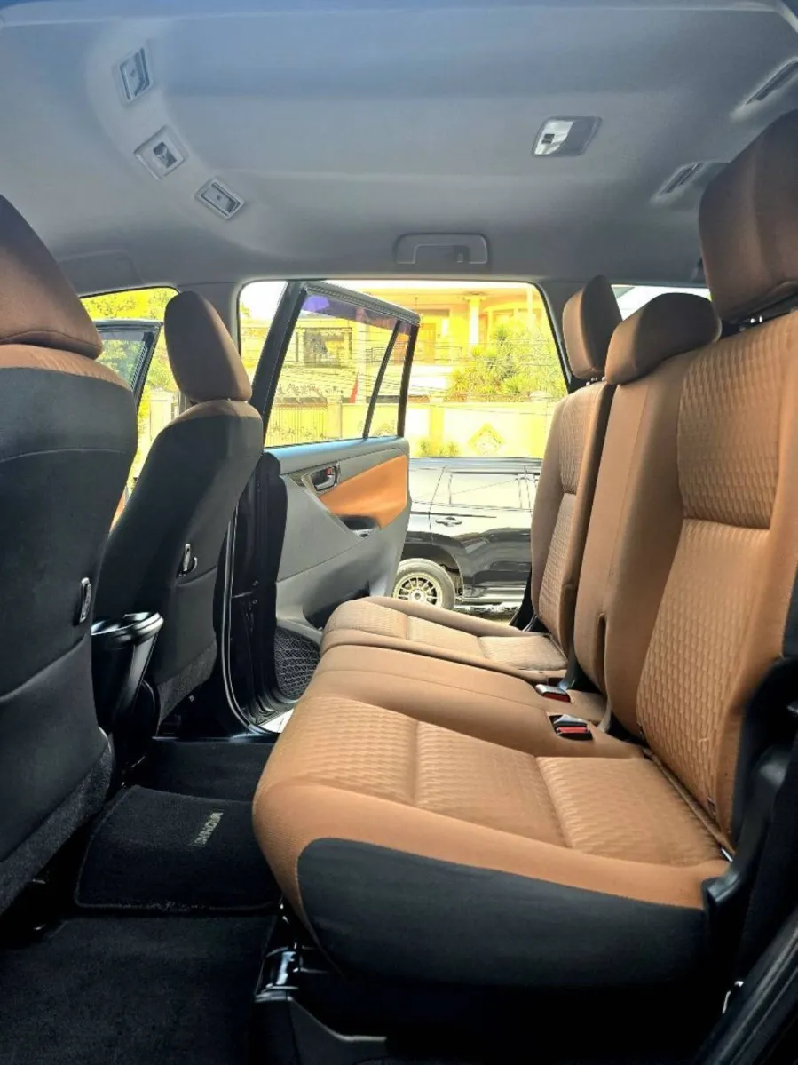 Foto Mobil Bekas Kabin Belakang Toyota Kijang Innova 2.4 G tahun 2017