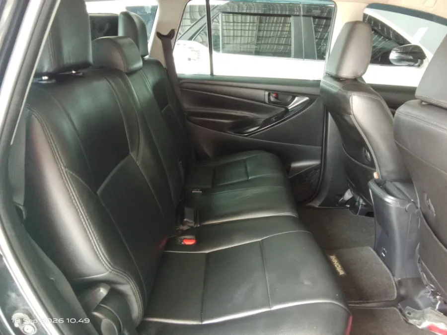 Foto Mobil Bekas Kabin Belakang Toyota Kijang Innova 2.4 G tahun 2017