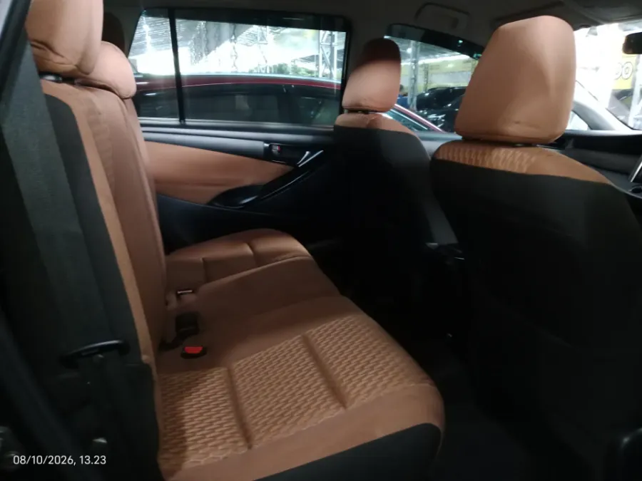 Foto Mobil Bekas Kabin Belakang Toyota Kijang Innova 2.4 G tahun 2017