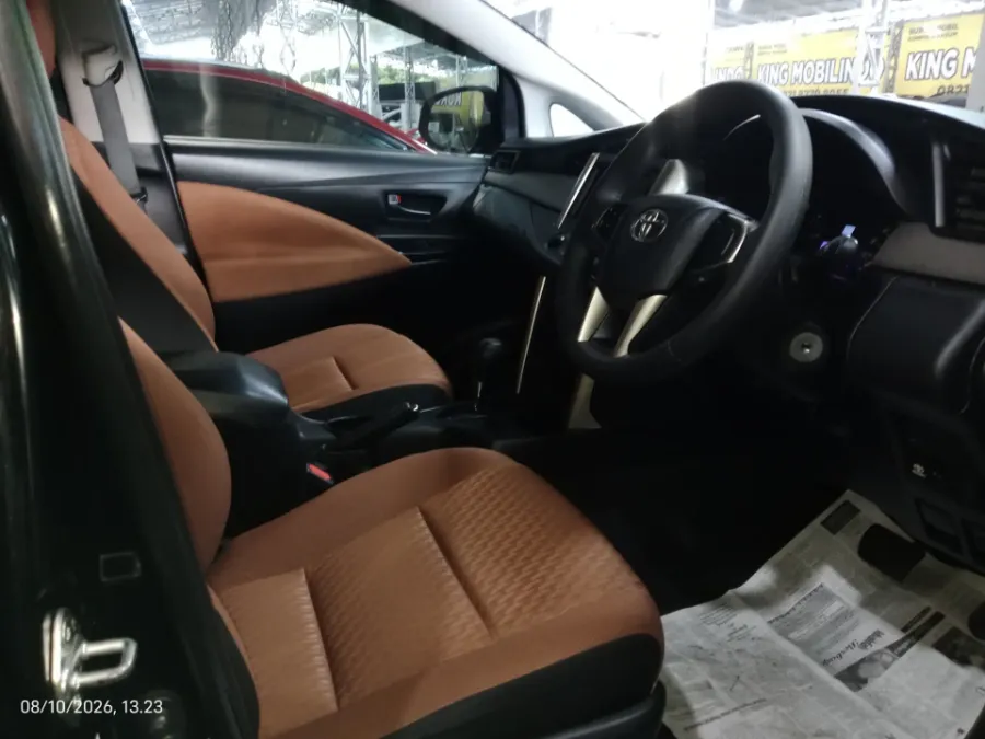 Foto Mobil Bekas Kabin Depan Toyota Kijang Innova 2.4 G tahun 2017
