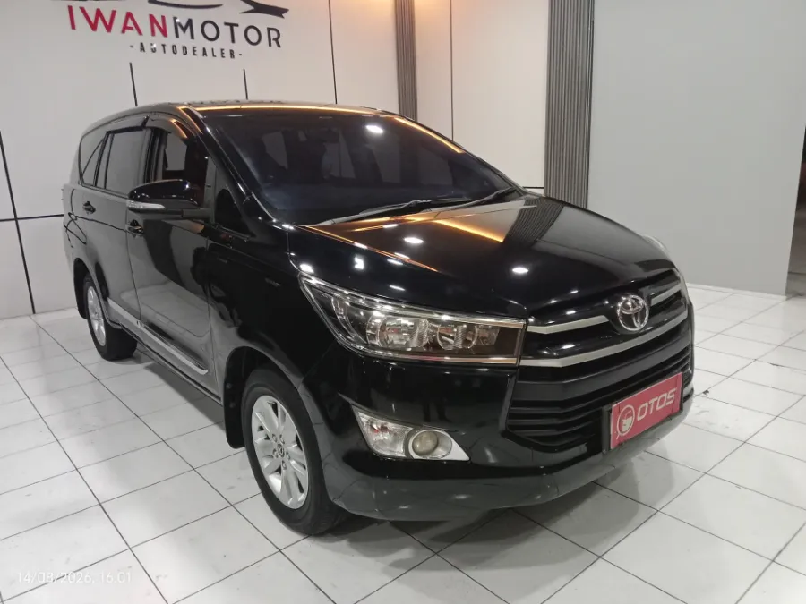 Foto Mobil Bekas Kanan Depan Toyota Kijang Innova 2.4 G tahun 2017