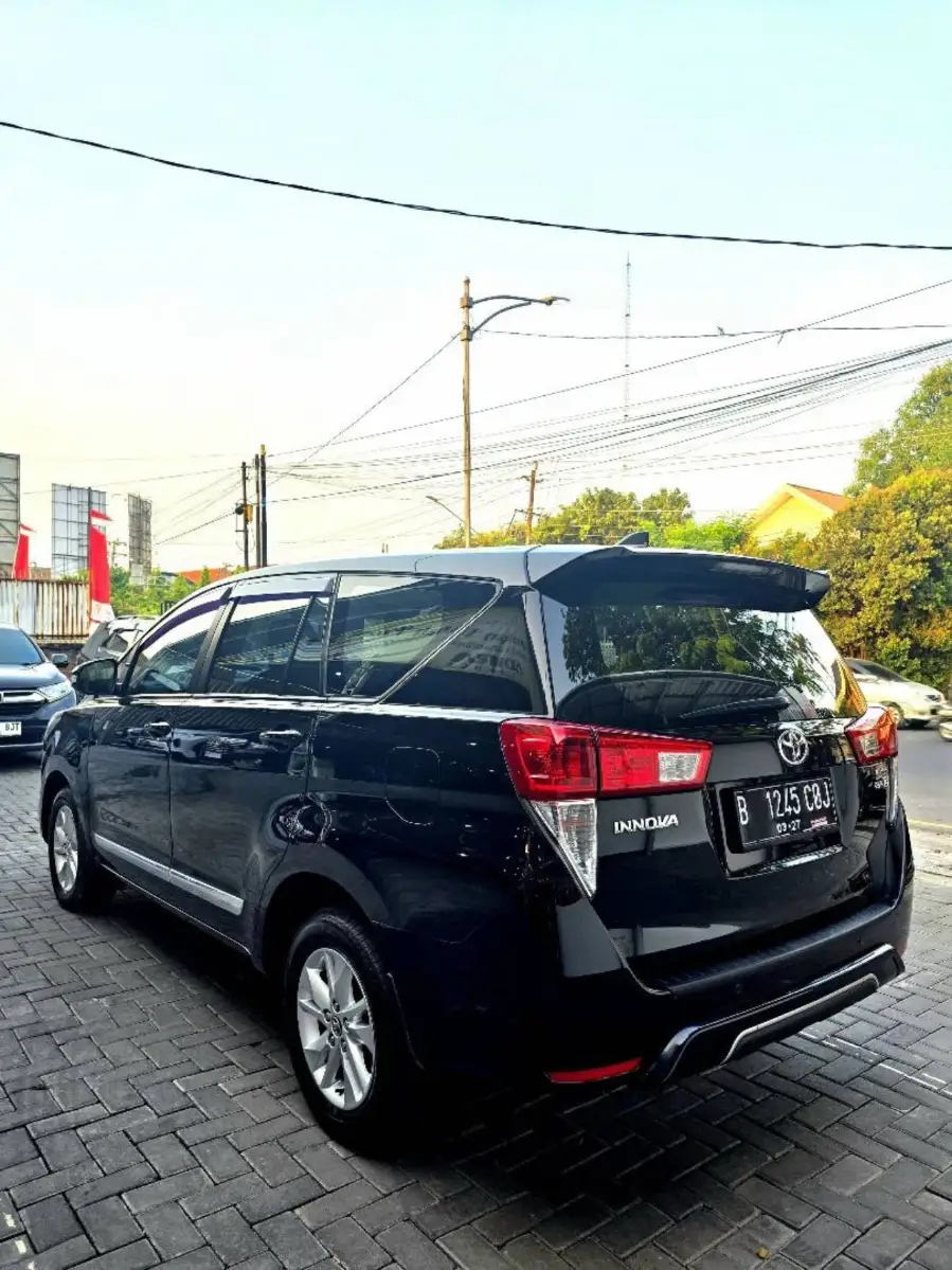 Foto Mobil Bekas Kiri Belakang Toyota Kijang Innova 2.4 G tahun 2017