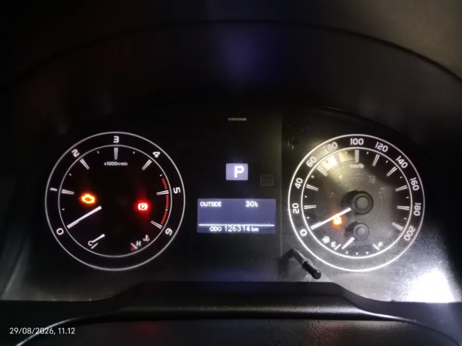 Foto Mobil Bekas Odometer Toyota Kijang Innova 2.4 G tahun 2017