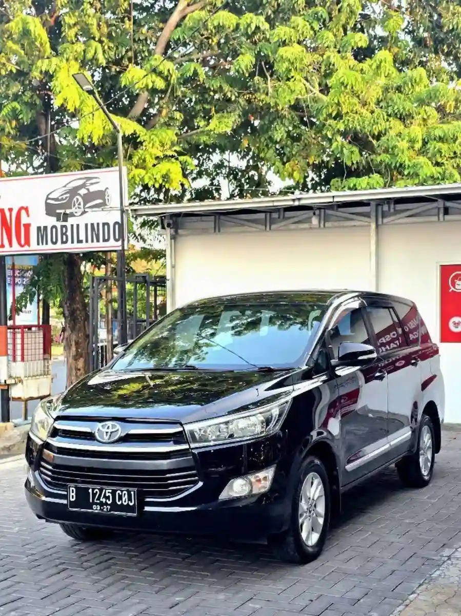 Foto Mobil Bekas Tampak Belakang Toyota Kijang Innova 2.4 G tahun 2017