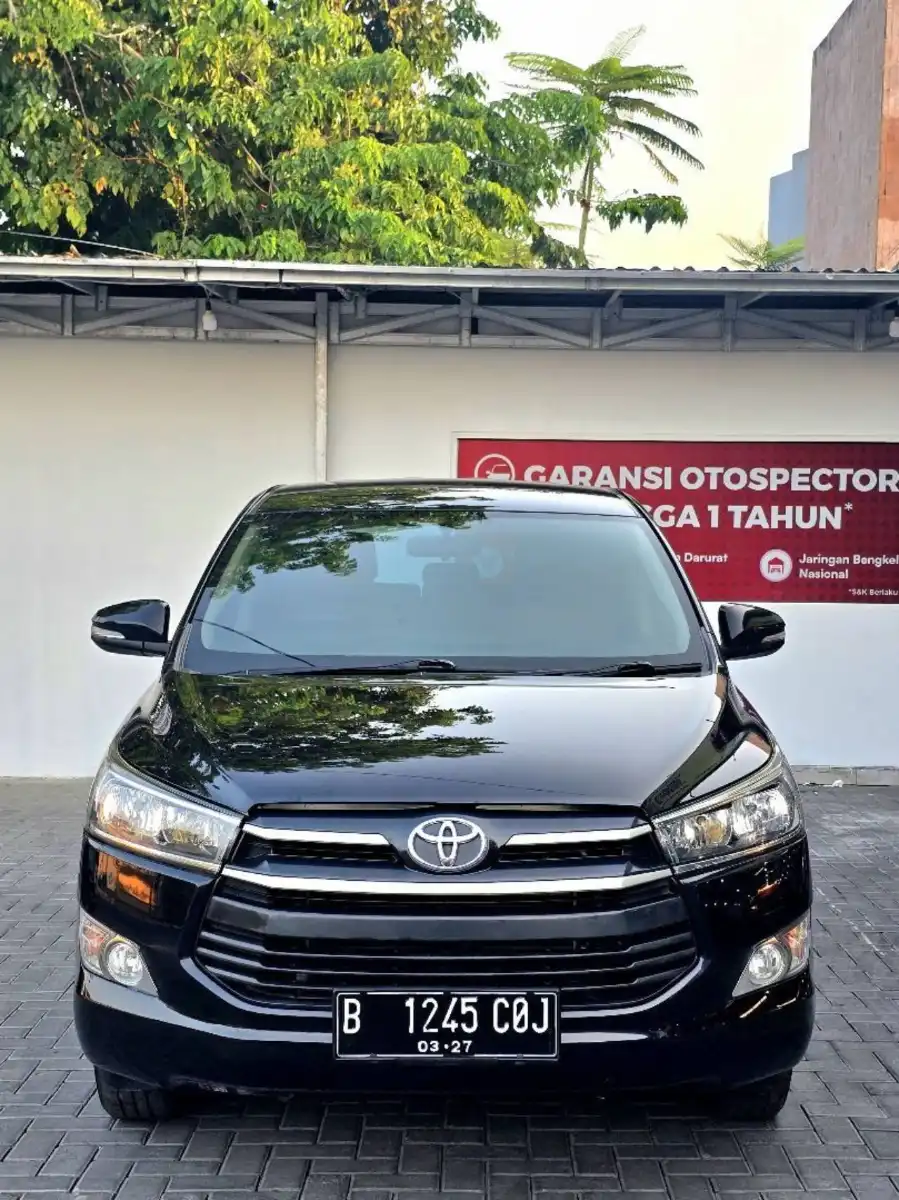 Foto Mobil Bekas Tampak Depan Toyota Kijang Innova 2.4 G tahun 2017