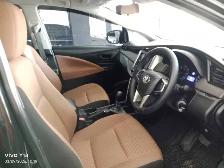 Foto Mobil Bekas Kabin Depan Toyota Kijang Innova 2.4 G tahun 2018