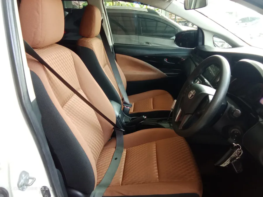 Foto Mobil Bekas Kabin Depan Toyota Kijang Innova 2.4 G tahun 2018