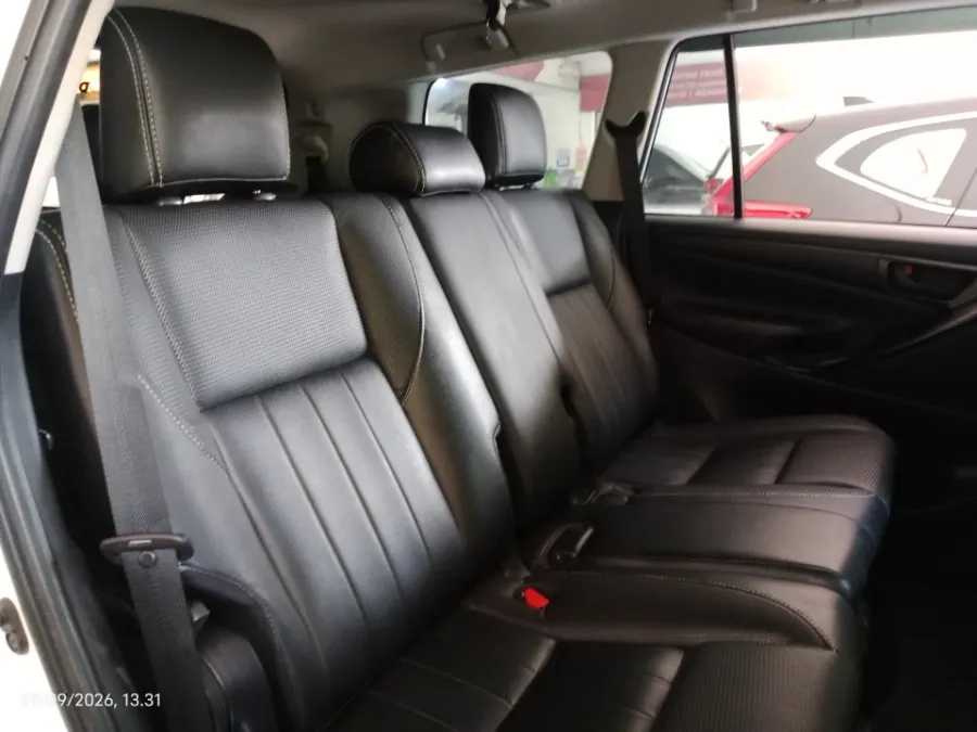 Foto Mobil Bekas Kabin Belakang Toyota Kijang Innova 2.4 G tahun 2019