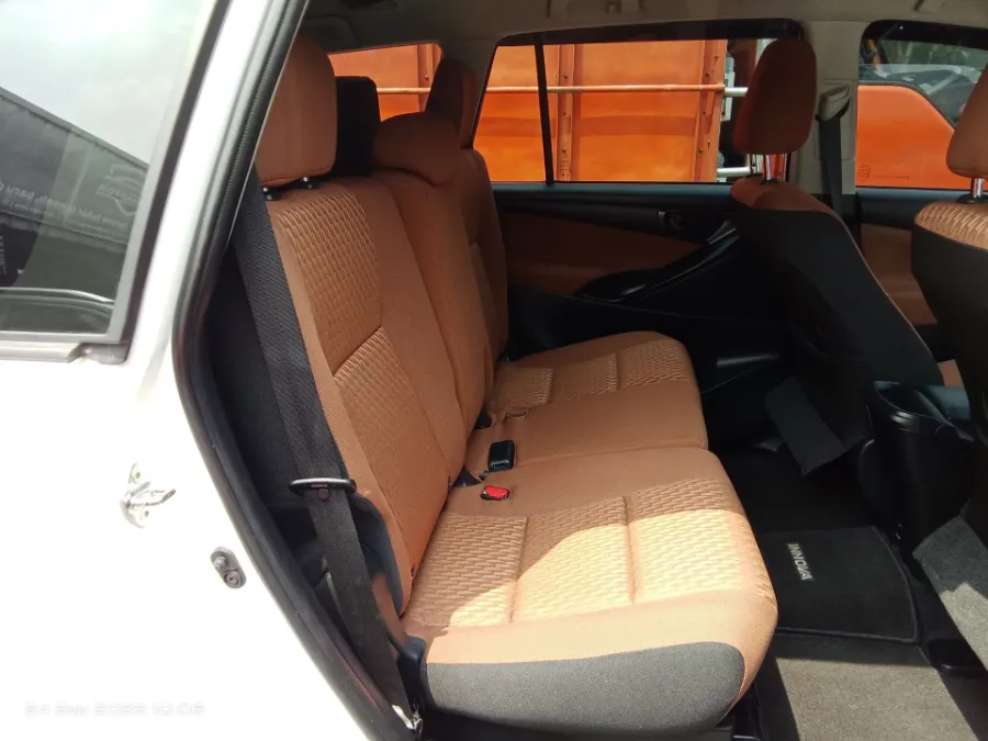 Foto Mobil Bekas Kabin Belakang Toyota Kijang Innova 2.4 G tahun 2019