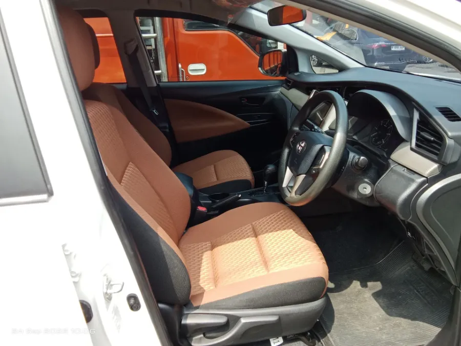 Foto Mobil Bekas Kabin Depan Toyota Kijang Innova 2.4 G tahun 2019