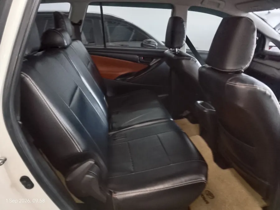 Foto Mobil Bekas Kabin Belakang Toyota Kijang Innova 2.4 G tahun 2020