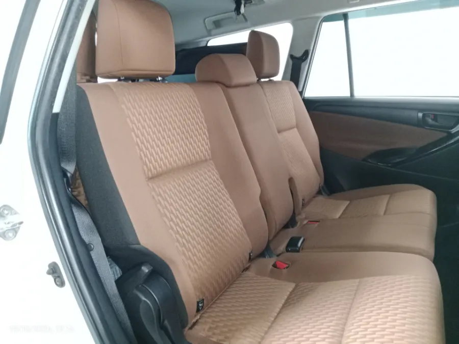 Foto Mobil Bekas Kabin Belakang Toyota Kijang Innova 2.4 G tahun 2020