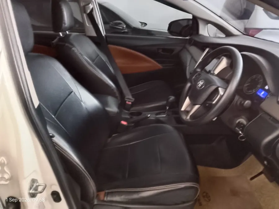 Foto Mobil Bekas Kabin Depan Toyota Kijang Innova 2.4 G tahun 2020