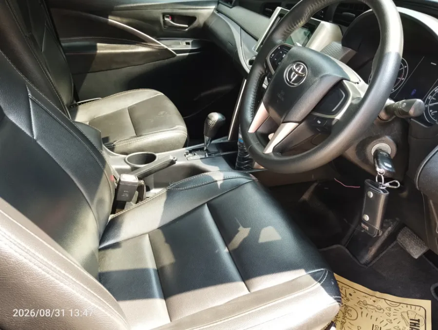 Foto Mobil Bekas Kabin Depan Toyota Kijang Innova 2.4 G tahun 2020