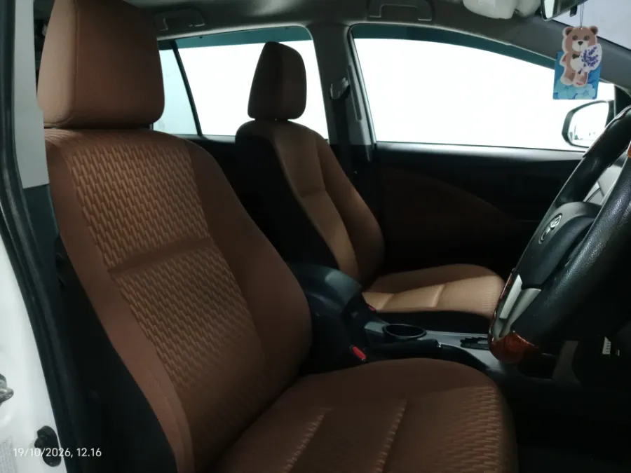 Foto Mobil Bekas Kabin Depan Toyota Kijang Innova 2.4 G tahun 2020