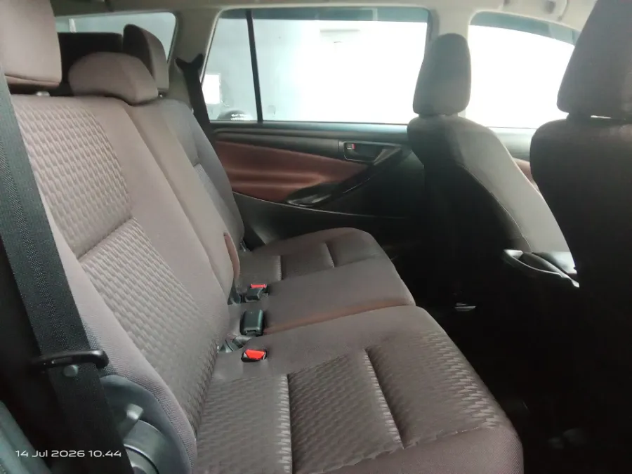 Foto Mobil Bekas Kabin Belakang Toyota Kijang Innova 2.4 G tahun 2021
