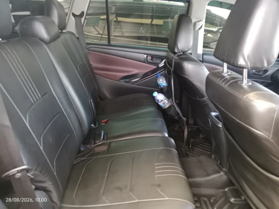 Foto Mobil Bekas Kabin Belakang Toyota Kijang Innova 2.4 G tahun 2021