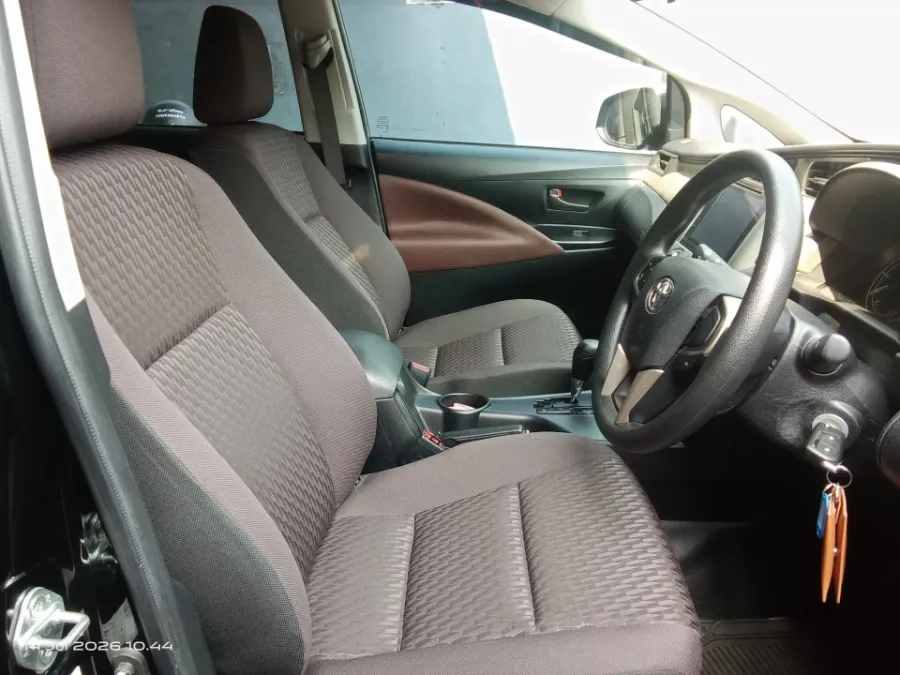 Foto Mobil Bekas Kabin Depan Toyota Kijang Innova 2.4 G tahun 2021