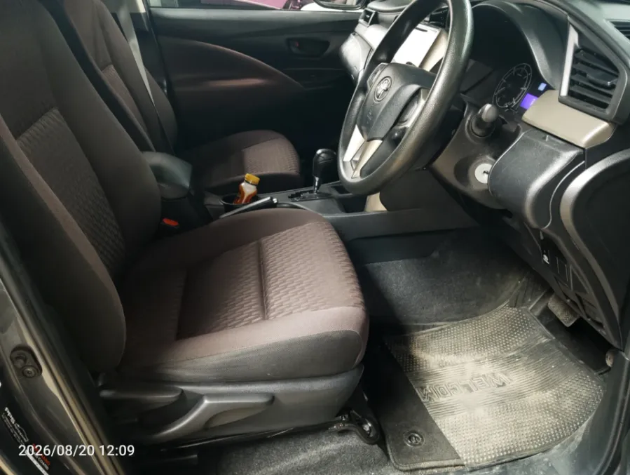 Foto Mobil Bekas Kabin Depan Toyota Kijang Innova 2.4 G tahun 2021