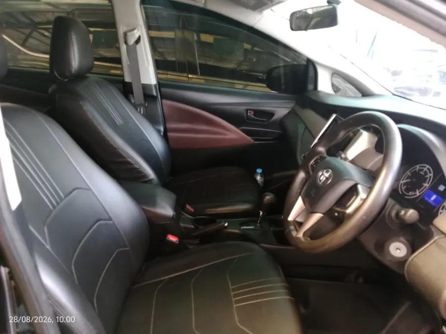 Foto Mobil Bekas Kabin Depan Toyota Kijang Innova 2.4 G tahun 2021