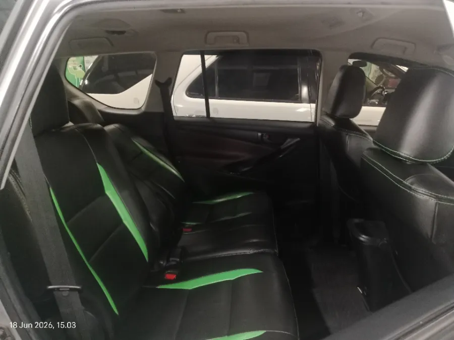 Foto Mobil Bekas Kabin Belakang Toyota Kijang Innova 2.4 G tahun 2022