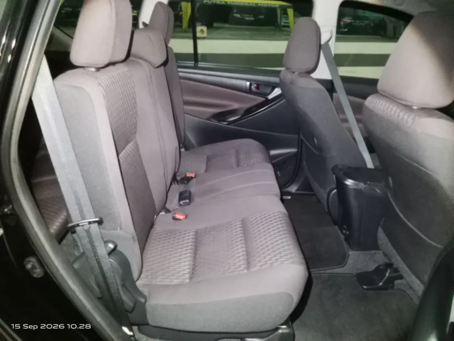Foto Mobil Bekas Kabin Belakang Toyota Kijang Innova 2.4 G tahun 2022