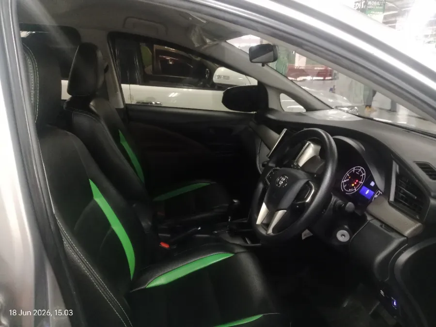 Foto Mobil Bekas Kabin Depan Toyota Kijang Innova 2.4 G tahun 2022