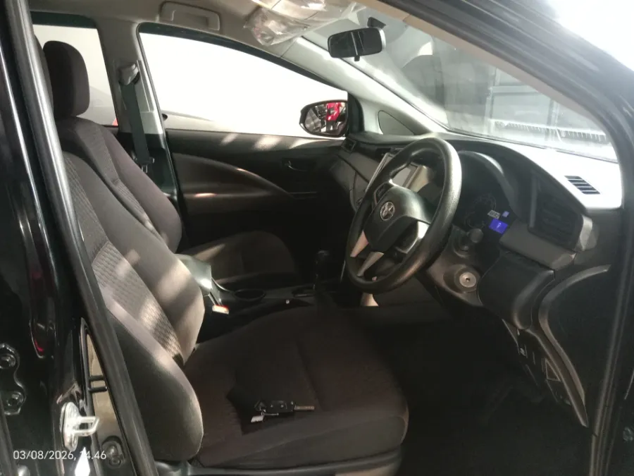 Foto Mobil Bekas Kabin Depan Toyota Kijang Innova 2.4 G tahun 2022