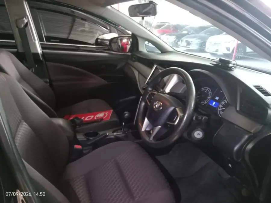Foto Mobil Bekas Kabin Depan Toyota Kijang Innova 2.4 G tahun 2022