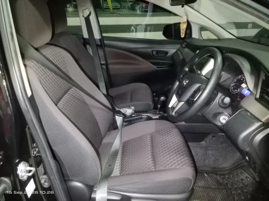 Foto Mobil Bekas Kabin Depan Toyota Kijang Innova 2.4 G tahun 2022