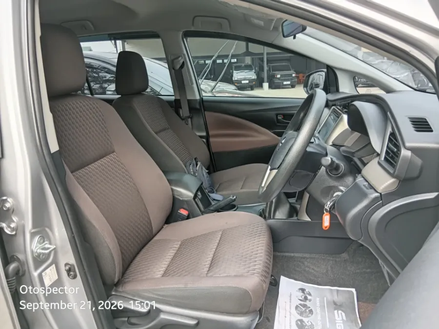 Foto Mobil Bekas Kabin Depan Toyota Kijang Innova 2.4 G tahun 2022
