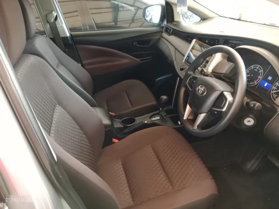 Foto Mobil Bekas Kabin Depan Toyota Kijang Innova 2.4 G tahun 2022