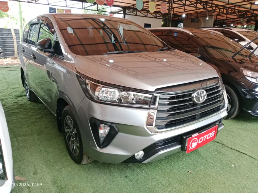 Foto Mobil Bekas Kanan Depan Toyota Kijang Innova 2.4 G tahun 2022