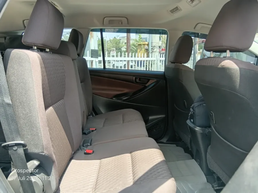 Foto Mobil Bekas Kabin Belakang Toyota Kijang Innova 2.4 G tahun 2023