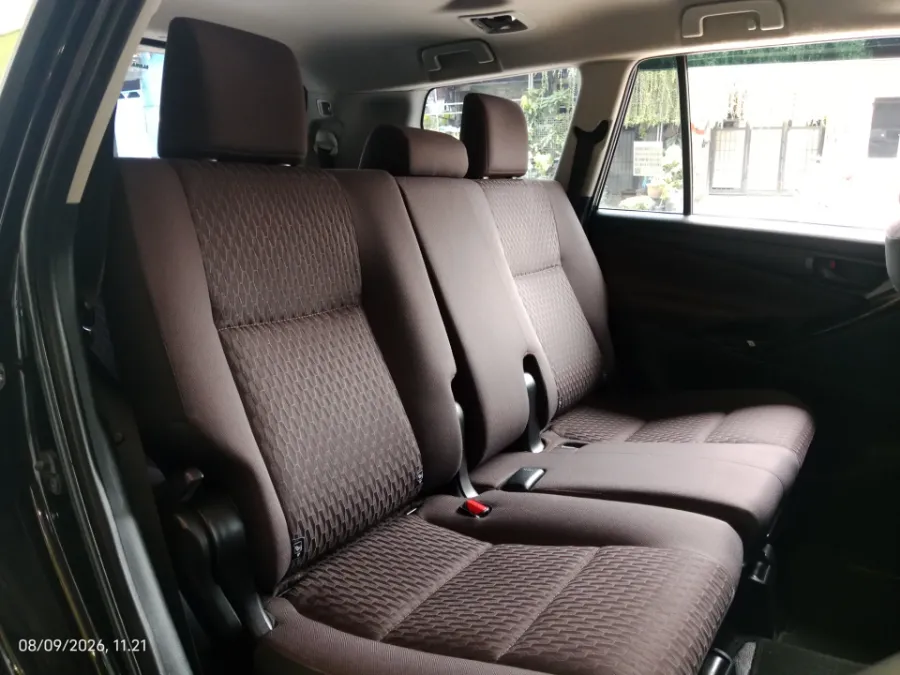Foto Mobil Bekas Kabin Belakang Toyota Kijang Innova 2.4 G tahun 2023