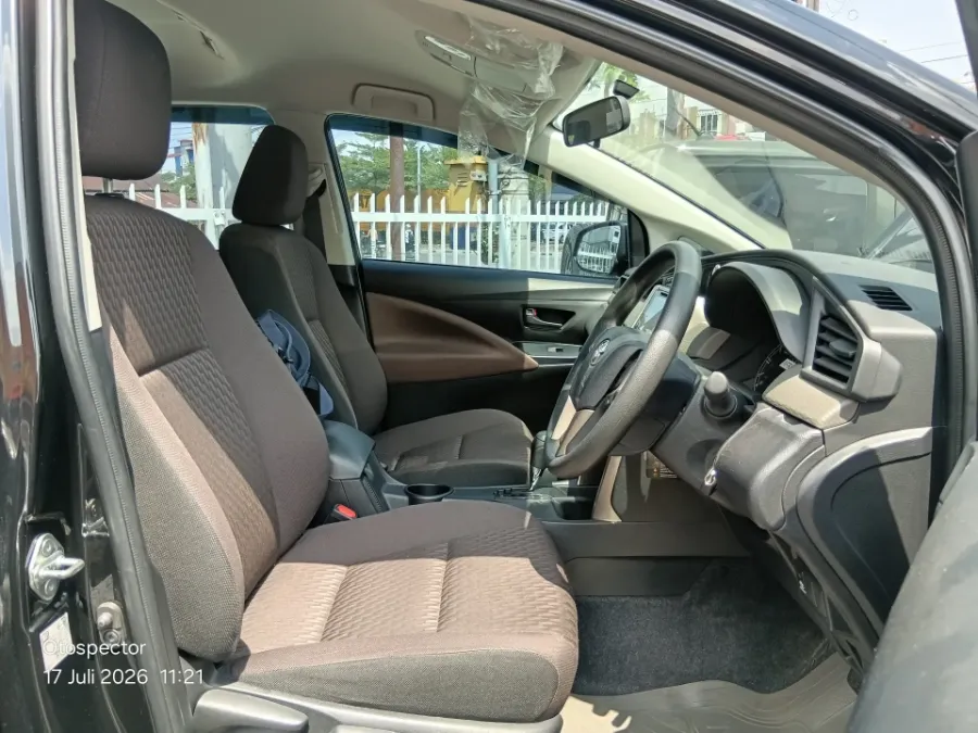 Foto Mobil Bekas Kabin Depan Toyota Kijang Innova 2.4 G tahun 2023