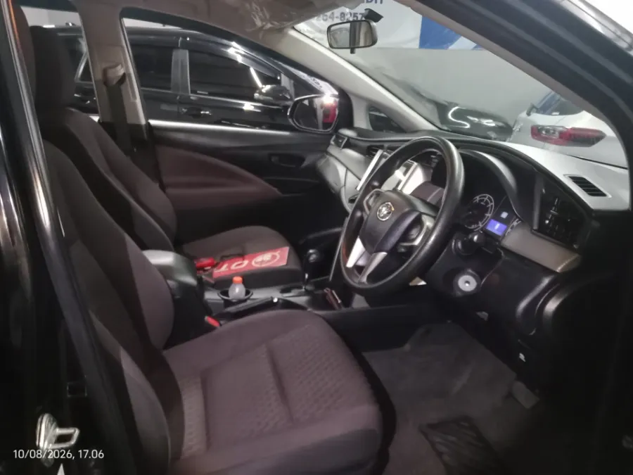 Foto Mobil Bekas Kabin Depan Toyota Kijang Innova 2.4 G tahun 2023