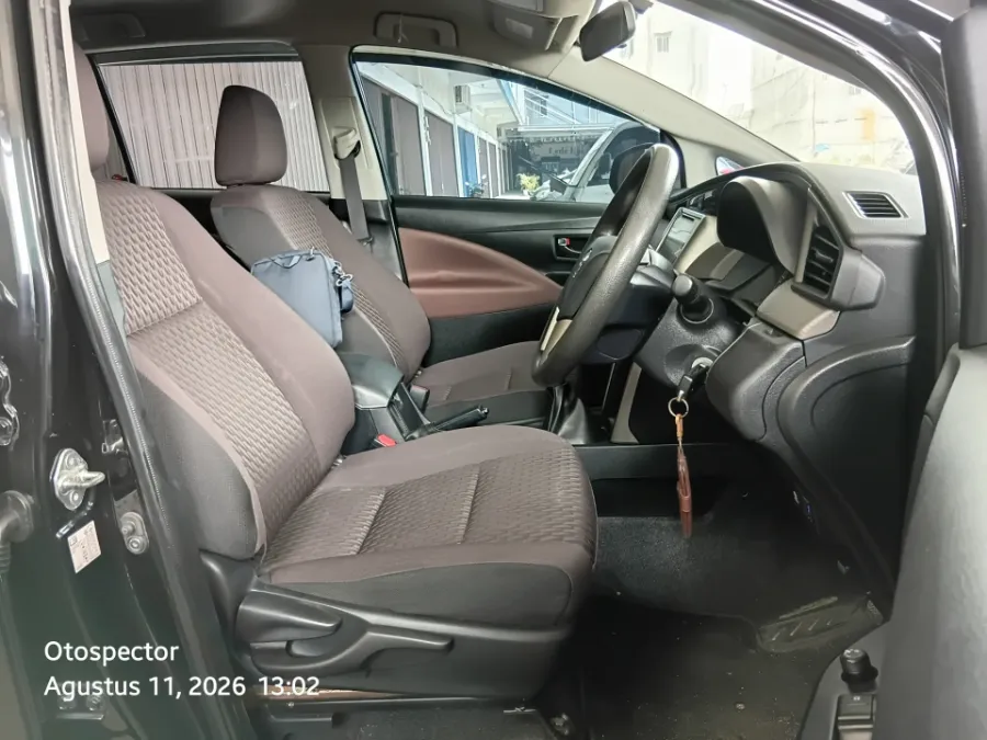 Foto Mobil Bekas Kabin Depan Toyota Kijang Innova 2.4 G tahun 2023
