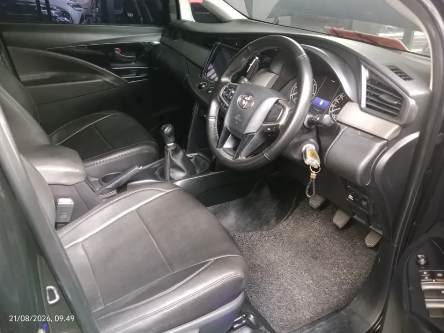 Foto Mobil Bekas Kabin Depan Toyota Kijang Innova 2.4 G tahun 2023