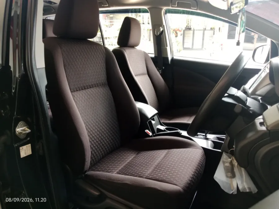 Foto Mobil Bekas Kabin Depan Toyota Kijang Innova 2.4 G tahun 2023
