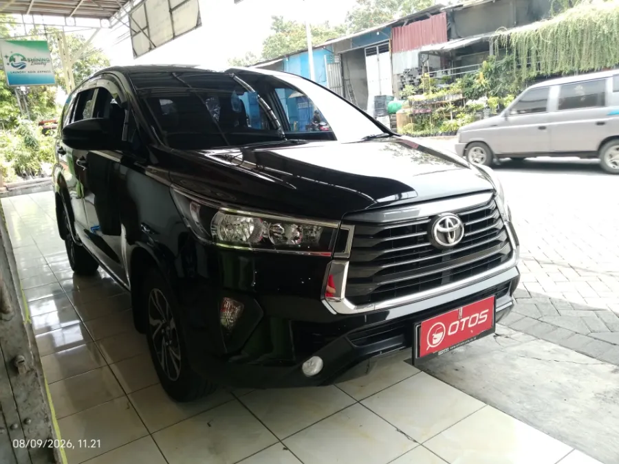 Foto Mobil Bekas Kanan Depan Toyota Kijang Innova 2.4 G tahun 2023