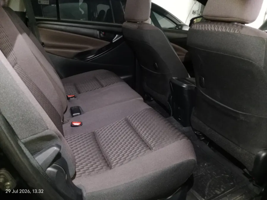 Foto Mobil Bekas Kabin Belakang Toyota Kijang Innova 2.4 G tahun 2024