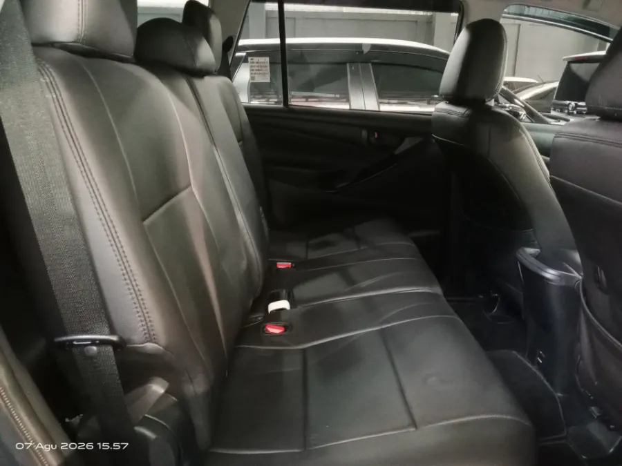 Foto Mobil Bekas Kabin Belakang Toyota Kijang Innova 2.4 G tahun 2024